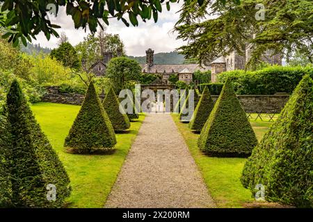 Herrenhaus und Gelände von Gwydir Castle in Llanrwst, Wales, Großbritannien, Europa Stockfoto