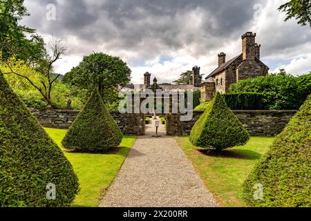 Herrenhaus und Gelände von Gwydir Castle in Llanrwst, Wales, Großbritannien, Europa Stockfoto