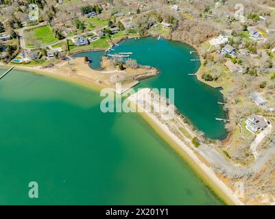 Luftaufnahme des kleinen Wassers auf der Schutzinsel Stockfoto