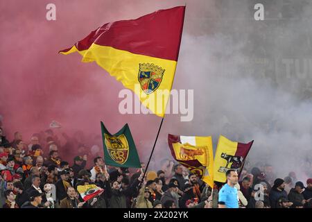 Roma-Fans im zweiten Legspiel der UEFA Europa League ALS Roma gegen Mailand im Olimpico-Stadion in Rom, Italien. April 2024. Quelle: massimo insabato/Alamy Live News Stockfoto