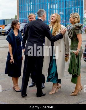 AMSTERDAM 18-04-2024 Gala Königin Letizia und König Felipe und König Willem-Alexander und Königin Maxima und Prinzessin Amalia besuchten die Ausstellung DUO, Beyond Two Visions Eine spanische niederländische kreative Zusammenarbeit von zehn spanischen und niederländischen Wandmalern, im STRAAT Museum am letzten Tag der 2 Tage Staatsbesuch in den Niederlanden OUT/Point de Vue OUT Stockfoto