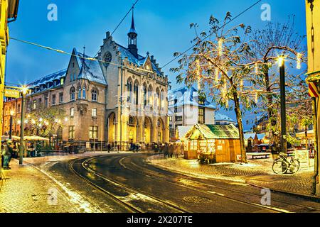 Weihnachtsmarkt vor dem Rathaus in Erfurt, Thüringen, Deutschland Stockfoto