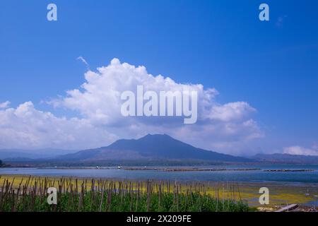 Lake Batur ist ein vulkanischer Kratersee in Kintamani, Bali, Bangli Regency of Bali, etwa 30 km nordöstlich von Ubud auf Bali. Der See ist da Stockfoto