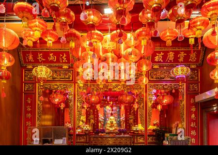 Laternen am chinesischen buddhistischen Tempel Wat Mangkon Kamalawat in Chinatown, Bangkok, Thailand, Asien Stockfoto