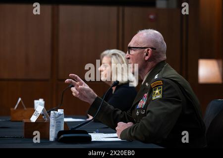 Washington, Usa. April 2024. Stabschef des Armeegenerals Randy George bei einer Anhörung des Armed Services Committee des Senats „um die Haltung des Department of the Army in der Überprüfung des Verteidigungsantrags für das Geschäftsjahr 2025 und des zukünftigen Verteidigungsprogramms zu untersuchen“ im Bürogebäude des Hart Senats in Washington, DC, USA am Donnerstag, den 18. April 2024. Foto: Annabelle Gordon/CNP/ABACAPRESS.COM Credit: Abaca Press/Alamy Live News Stockfoto