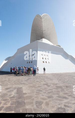 Santa Cruz de Teneriffa; der Kongress- und Konzertsaal, entworfen von Santiago Calatrava (* 1951), ist heute eine der Hauptattraktionen der Stadt Stockfoto