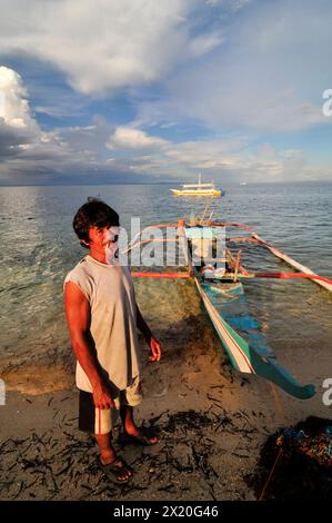 Ein bangka-Boot in Malapascua, Central Visayas, den Philippinen. Stockfoto