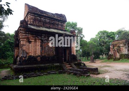 Antike Tempelruinen im archäologischen Park Mỹ Sơn in der Provinz Quảng Nam, Vietnam. Stockfoto