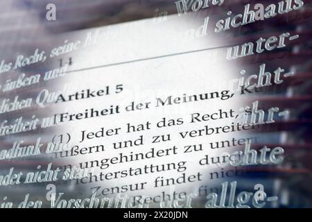 Symbolbild der Meinungsfreiheit in Deutschland: Auszug aus Art. 5 GG Stockfoto
