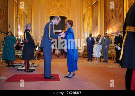 Virginia Barrett von Fleet, Principal and Chief Executive Officer am Farnborough College of Technology, wird vom Prince of Wales in Windsor Castle zum Offizier des Order of the British Empire ernannt. Die Auszeichnung würdigt die Leistungen der Weiterbildung. Bilddatum: Mittwoch, 21. Februar 2024. Stockfoto