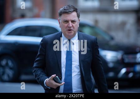 London, England, Großbritannien. April 2024. MEL STRIDE, Secretary of Work and Pensions, wird während der morgendlichen Medienrunde in Westminster vor den Sendestudios gesehen. (Kreditbild: © Thomas Krych/ZUMA Press Wire) NUR REDAKTIONELLE VERWENDUNG! Nicht für kommerzielle ZWECKE! Stockfoto