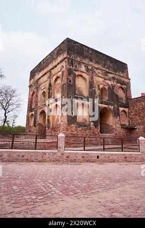 Altes Gebäude in der Nähe des Elephant Gate, Fatehpur Sikri, Uttar Pradesh, Indien Stockfoto