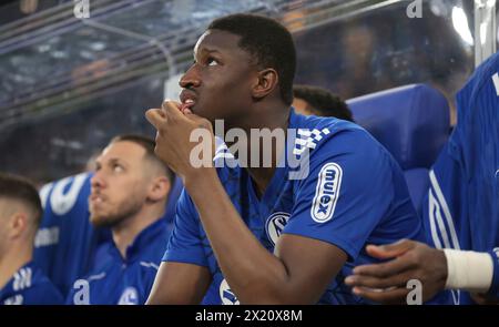 Schalke, Deutschland. April 2024. firo : 13.04.2024 Fußball, Fußball, 2. Bundesliga 2. Bundesliga FC Schalke 04 - 1. FC Nürnberg 2:0 Ibrahima Cisse, auf der Bank, Schalke Credit: dpa/Alamy Live News Stockfoto