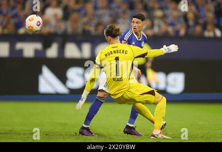 Schalke, Deutschland. April 2024. firo: 13.04.2024 Fußball, Fußball, 2. Bundesliga 2. Bundesliga FC Schalke 04 - 1. FC Nürnberg Yusuf Kabadayi Foul auf Carl Klaus Credit: dpa/Alamy Live News Stockfoto