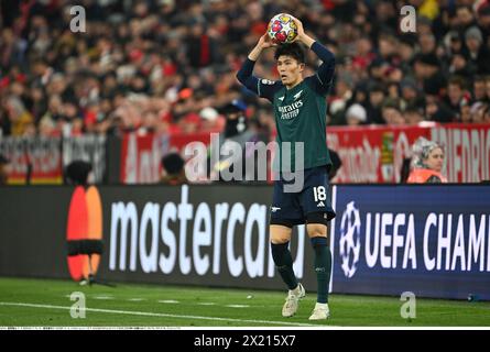 München, Deutschland. April 2024. Takehiro Tomiyasu (18) von Arsenal in Aktion während des UEFA Champions League-Viertelfinales des Fussballspiels zwischen Bayern München und Arsenal in der Allianz Arena in München, Deutschland, 17. April 2024. Quelle: Takamoto Tokuhara/AFLO/Alamy Live News Stockfoto