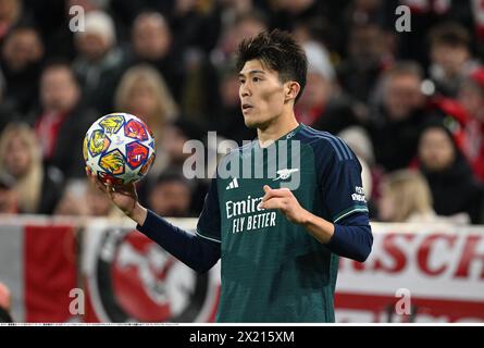 München, Deutschland. April 2024. Takehiro Tomiyasu (18) von Arsenal in Aktion während des UEFA Champions League-Viertelfinales des Fussballspiels zwischen Bayern München und Arsenal in der Allianz Arena in München, Deutschland, 17. April 2024. Quelle: Takamoto Tokuhara/AFLO/Alamy Live News Stockfoto