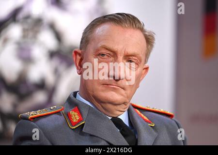 Generalleutnant Jürgen-Joachim von Sandrart, Kommandeur Multinationales Korps Nordost der NATO, Einzelbild,angeschnittenes Einzelmotiv,Portraet,Portrait,Porträt. Ludwig Erhard Gipfel 2024 auf gut Kaltenbrunn am Tegernsee am 19.04.2024. *** Generalleutnant Jürgen Joachim von Sandrart, Kommandeur des multinationalen Korps Nordosten der NATO, Einzelbild, zugeschnittenes Einzelmotiv, Porträt, Porträt Ludwig-Erhard-Gipfel 2024 auf gut Kaltenbrunn am Tegernsee am 19. 04 2024 Stockfoto