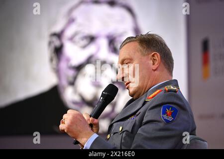 Generalleutnant Jürgen-Joachim von Sandrart, Kommandeur Multinationales Korps Nordost der NATO, Einzelbild,angeschnittenes Einzelmotiv,Portraet,Portrait,Porträt. Ludwig Erhard Gipfel 2024 auf gut Kaltenbrunn am Tegernsee am 19.04.2024. *** Generalleutnant Jürgen Joachim von Sandrart, Kommandeur des multinationalen Korps Nordosten der NATO, Einzelbild, zugeschnittenes Einzelmotiv, Porträt, Porträt Ludwig-Erhard-Gipfel 2024 auf gut Kaltenbrunn am Tegernsee am 19. 04 2024 Stockfoto