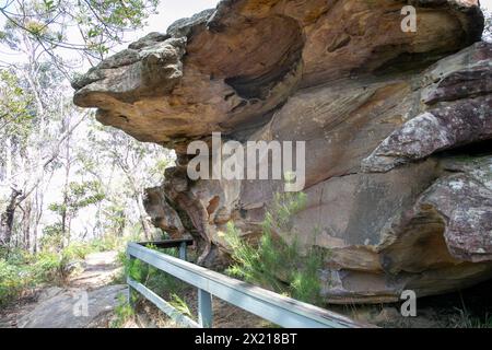 Red Hands Höhle, Kunstwerke der Ureinwohner aus etwa 30000 Jahren, West Head, Ku-Ring-Gai Chase Nationalpark, Sydney, NSW, Australien Stockfoto