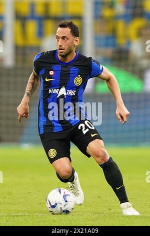 Bergamo, Italien. April 2024. Inter's Hakan Calhanoglu in Aktion das Fußballspiel der Serie A zwischen Atalanta und Hellas Verona im Gewiss-Stadion in Norditalien - Montag, 15. April 2024. Sport - Fußball . (Foto: Spada/LaPresse) Credit: LaPresse/Alamy Live News Stockfoto