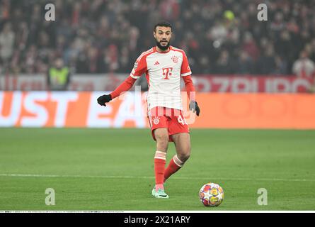München, Deutschland. April 2024. Noussair Mazraoui vom FC Bayern München in der Allianz Arena in München am 17. April 2024 im Finale des UEFA Champions League-Viertels zwischen Bayern München und Arsenal. Quelle: Takamoto Tokuhara/AFLO/Alamy Live News Stockfoto