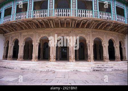 Exteriors, Moti Mahal, diente als Versammlungssaal von Madhya Bharat während der Scindia State Periode in Gwalior, Madhya Pradesh, Indien Stockfoto