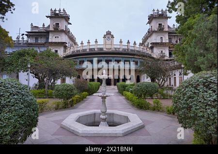 Exteriors, Moti Mahal, diente als Versammlungssaal von Madhya Bharat während der Scindia State Periode in Gwalior, Madhya Pradesh, Indien Stockfoto