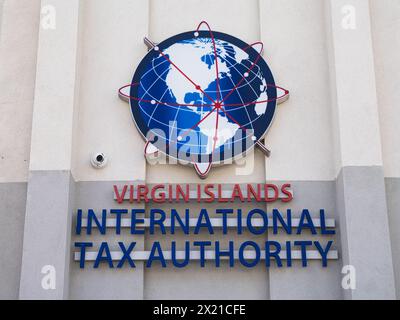 Tortola, BVI - 23. Januar 2024: Die Büros der Virgin Islands International Tax Authority. Eine Organisation, deren Ziel es ist, in der Angelegenheit die Gerechtigkeit zu gewährleisten Stockfoto