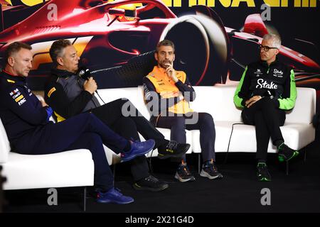 Shanghai, China. April 2024. (L bis R): Christian Horner (GBR) Red Bull Racing Team Principal; Mario Isola (ITA) Pirelli Racing Manager; Andrea Stella (ITA) McLaren Team Principal; und Alessandro Alunni Bravi (ITA) sauber Managing Director und Team Representative in der FIA Pressekonferenz. 19.04.2024. Formel-1-Weltmeisterschaft, Rd 5, Großer Preis Von China, Shanghai, China, Sprint Qualifikationstag. Das Foto sollte lauten: XPB/Alamy Live News. Stockfoto