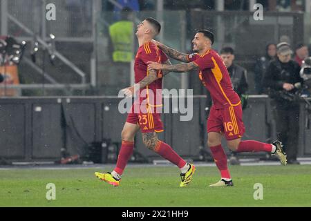 Rom, Italien. April 2024. Stadio Olimpico, Roma, Italien - Gianluca Mancini von AS Roma jubelt, nachdem er in der 12. Minute während der UEFA Europa League das Tor 1-0 geschossen hat - Viertelfinale - Fußballspiel 2. Bein, Roma vs. Mailand, 18. April 2024 (Foto: Roberto Ramaccia/SIPA USA) Credit: SIPA USA/Alamy Live News Stockfoto