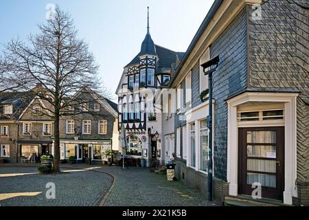 Kirchplatz mit den typischen Schieferhäusern, historische Oberstadt, Deutschland, Nordrhein-Westfalen, Bergisches Land, Mettmann Stockfoto