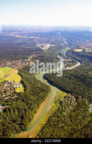 Isar südlich von München bei Baldham, Blick in Richtung München, Luftbild, 19.07.2022, Deutschland, Bayern, Oberbayern, Oberbayern Stockfoto