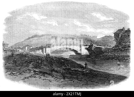 Illustrations of the Flood at Sheffield: The Village of Hillsborough After the Flood, 1864. Nachwirkungen eines geplatzten Reservoirs durch unzureichende Baumaterialien. Über hundert Menschen wurden getötet. Gravur zeigt... was heute von Hillsborough übrig ist. Ein Bogen der Hauptbrücke und fast die gesamte Struktur einer anderen Brücke scheinen weggefegt worden zu sein. Der Blick wird von der Westseite aus genommen und erreicht Hillsborough von der Malin Bridge, die höher am Fluss liegt. Der Raum im Vordergrund ist jetzt eine reine Sandverschwendung, die von großen Steinen bestreut ist.“ Aus „Illustrated Lon Stockfoto