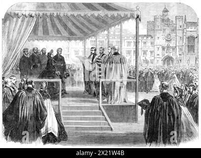 The Royal Visit to Cambridge: Präsentation der Universitätsansprache an den Prinzen und die Prinzessin [von Wales] im Viereck des Trinity College, 1864. Ihre Königlichen Hoheiten wurden zu einer Plattform geführt, die unter einem Festzelt unter dem Schatten des Speisesaals errichtet wurde. Hier versammelten sich der Duke of Devonshire (Kanzler der Universität), der Vizekanzler (Dr. Cookson), die Häuserleiter, Professoren und Mitglieder des Senats, um eine formelle Ansprache an den Prinzen von Wales zu halten. Der Prinz las eine kurze Antwort vor, in der er zustimmte Stockfoto