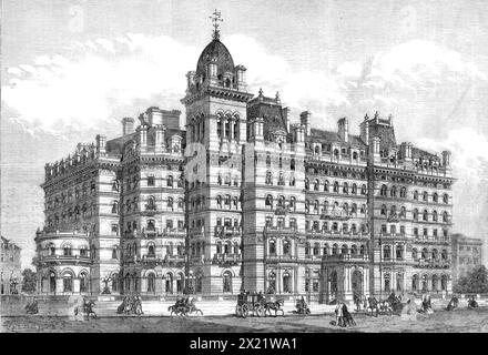 The Langham Hotel, Portland-Place, [London], 1865. Das Hotel verfügt über acht Etagen und mehr als 600 Zimmer und Appartements... es gibt neben dem Personenaufzug auch Gepäckaufzüge, Speiseaufzüge und einen Kohleaufzug, die alle mit hydraulischer Kraft betrieben werden... die gesamten Erdgeschosse und Untergeschosse sind feuerfest, auch die ganzen Korridore... es gibt immer eine große und konstante Versorgung mit reinem Quellwasser, das von einer Dampfpumpe aus einem artesischen Brunnen, der auf dem Gelände gebaut wurde, fast 300 m hoch ist. Tief. Das Wasser wird zu großen Eisentanks in den Türmen geführt, und von dort aus wird es in die Wassersäule geleitet Stockfoto