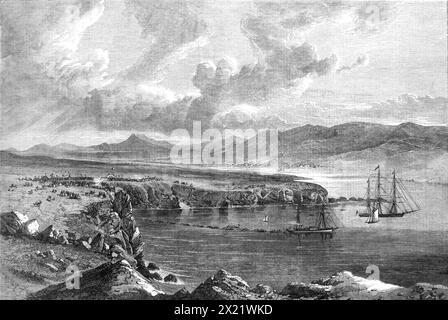 Verlegung des Atlantic Telegraph Cable: Landung des Ufers des Kabels von der Caroline in Foilhommerum, Valencia, 1865. Gravur nach einer Skizze von Robert Dudley, die zeigt „...die Caroline, die mit dem Land durch eine lange schwimmende Brücke aus Booten in Verbindung steht...steil aufragende Felsen erheben sich fast 300 Fuß. Vom Meer... auf dem höchsten Gipfel der Klippe hatten die Landbewohner improvisierte Flaggen gepflanzt... das Kabel wurde buchstäblich von Hand zu Hand von Schiff zu Ufer geführt... das Aussehen dieser langen Reihe von Booten war sehr beeindruckend, und sie variierten von den intelligenten Schneidern der Schiffe A Stockfoto