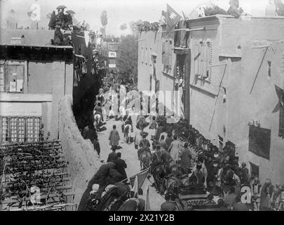 Schah von Persien kommt 1911 in Ourmiah an. Zeigt Besuch von Ahmad Shah Qajar (1898-1930) in Urmia, Iran. Stockfoto