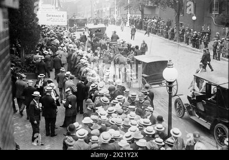 Publikum in der Kongresshalle, Baltimore, Maryland, 1912. Foto vom 25. Juni bis 2. Juli 1912 im Fifth Regiment Armory, Baltimore, Maryland. Stockfoto