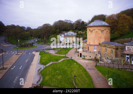 Die Georgier bauten runde Gebäude; wir bauen Kreisverkehre wie hier in Scarborough mit dem Rotunda Museum Stockfoto