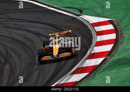 Shanghai, China. April 2024. Lando Norris (GBR) McLaren MCL38. Formel-1-Weltmeisterschaft, Rd 5, großer Preis von China, Freitag, 19. April 2024. Shanghai, China. Quelle: James Moy/Alamy Live News Stockfoto