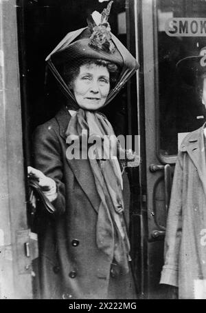 Mrs. Pankhurst in der Tür, 1913. Stockfoto