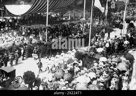 Japan (Waseda Ball Team) bei der Parade vom 4. Juli 1911 in New York. Stockfoto