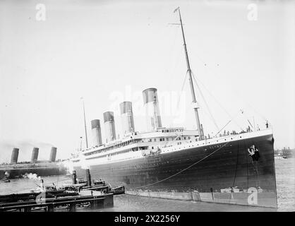 Olympia, 1911. Zeigt die Ankunft des White Star Ocean Liners Olympic in New York am 21. Juni 1911 nach ihrer ersten transatlantischen Reise. Stockfoto