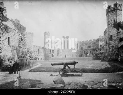 Carnarvon Castle, zwischen 1910 und 1915. Zeigt Caernarfon Castle, erbaut von Eduard I., in Caernarfon, Wales. Stockfoto