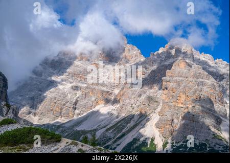 Blick vom Pale di Misurina auf das Bergmassiv des Monte Cristallo, Provinz Belluno, Südtirol, Alpen, Dolomiten, Ampezzo Dolomites Natu Stockfoto