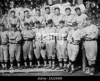 New York Giants. Obere Reihe (von links nach rechts): (Teilweise verdeckt) Art Fletcher, George Burns, Art Wilson, Red Ames, Art Devlin, Christy Mathewson, Hooks Wiltse, Grover Hartley. Untere Reihe: Beals Becker, John McGraw, Buck Herzog, Fred Merkle, Bert Maxwell, DOC Crandall, Gene Paulette und ein unbekannter Spieler (Baseball), 1911. Stockfoto