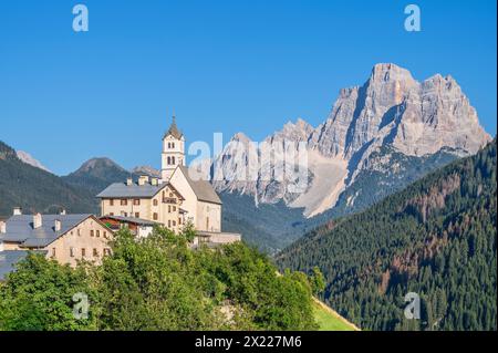 Colle Santa Lucia mit Monte Pelmo, Provinz Belluno, Südtirol, Alpen, Dolomiten, Veneto, Venetien, Italien Stockfoto