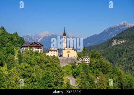 Blick auf Cibiana di Cadore, Provinz Belluno Südtirol, Südtirol, Alpen, Dolomiten, Venetien, Veneto, Italien Stockfoto
