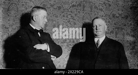 VGL. Murphy und W.H. Fitzpatrick, zwischen 1910 und 1915. Zeigt den Politiker Charles Francis „Silent Charlie“ Murphy (1858–1924), der von 1902 bis 1924 Leiter der Tammany Hall in New York City war. Stockfoto