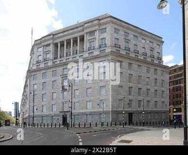 Thames House in Millbank, London, Großbritannien. Hauptquartier des Regierungssicherheitsdienstes MI5. Erbaut in den 1920er Jahren Zuvor HQ für ICI. Stockfoto